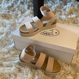 BRAND NEW Steve Madden Kimmie Sandal - 6